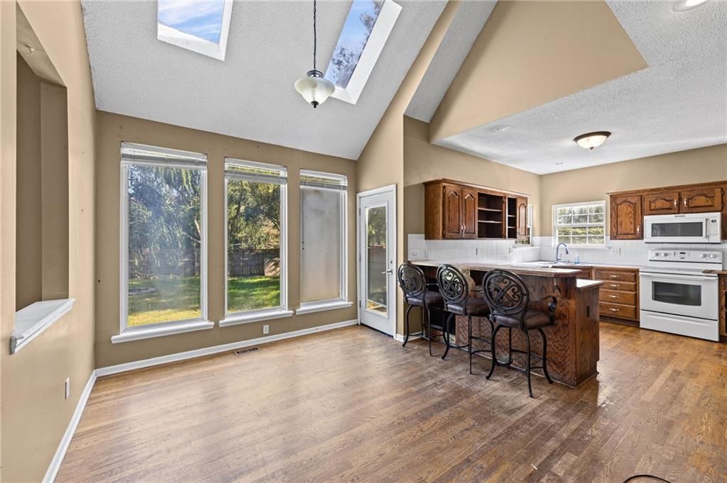 Tall ceilings at 18417 ELM Street, Gardner, KS 66030