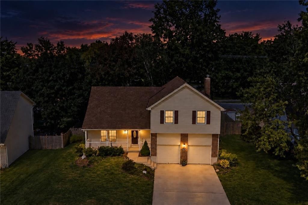 16218 W 143rd Terrace, Olathe, KS: listing photo 2