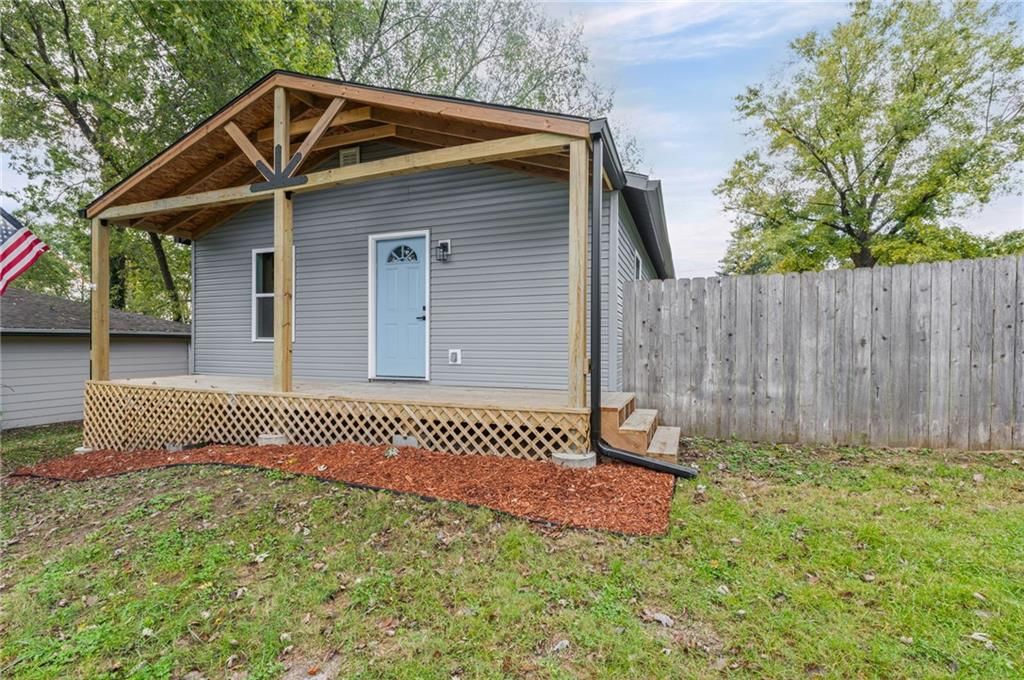 1409 Dakota Street, Leavenworth, KS: listing photo 2