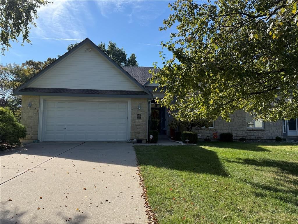 2415 NW Ashurst Drive, Lee's Summit, MO