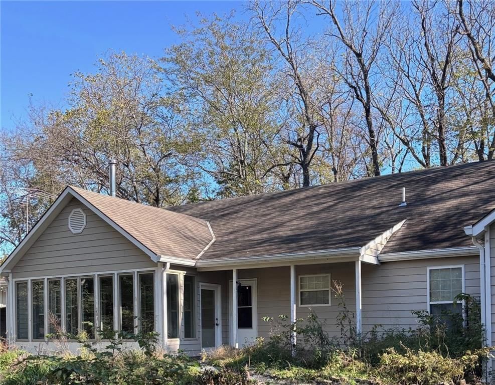 910 E 267 Street, Cleveland, MO