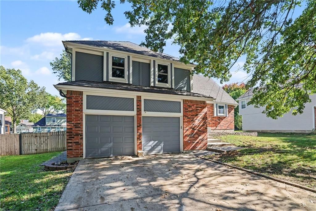 2204 S Apache Street, Olathe, KS: listing photo 3