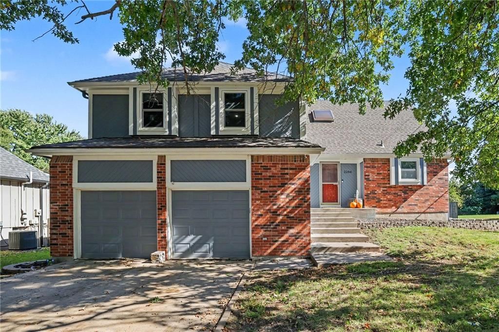 2204 S Apache Street, Olathe, KS
