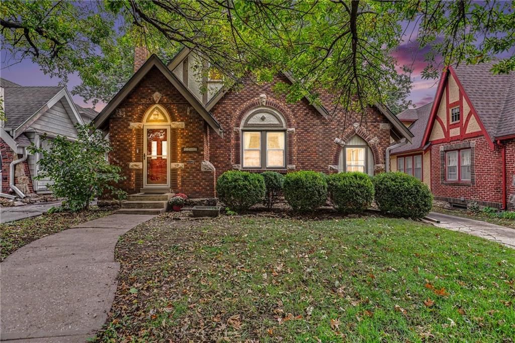 6701 Oak Street, Kansas City, MO