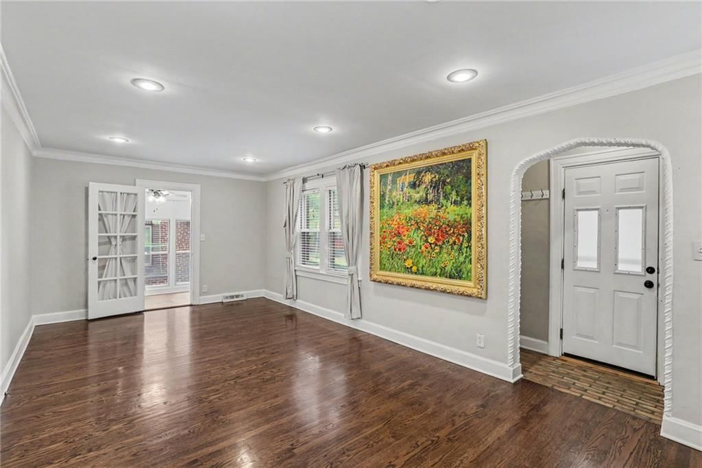 6701 Oak Street, Kansas City, MO: listing photo 2