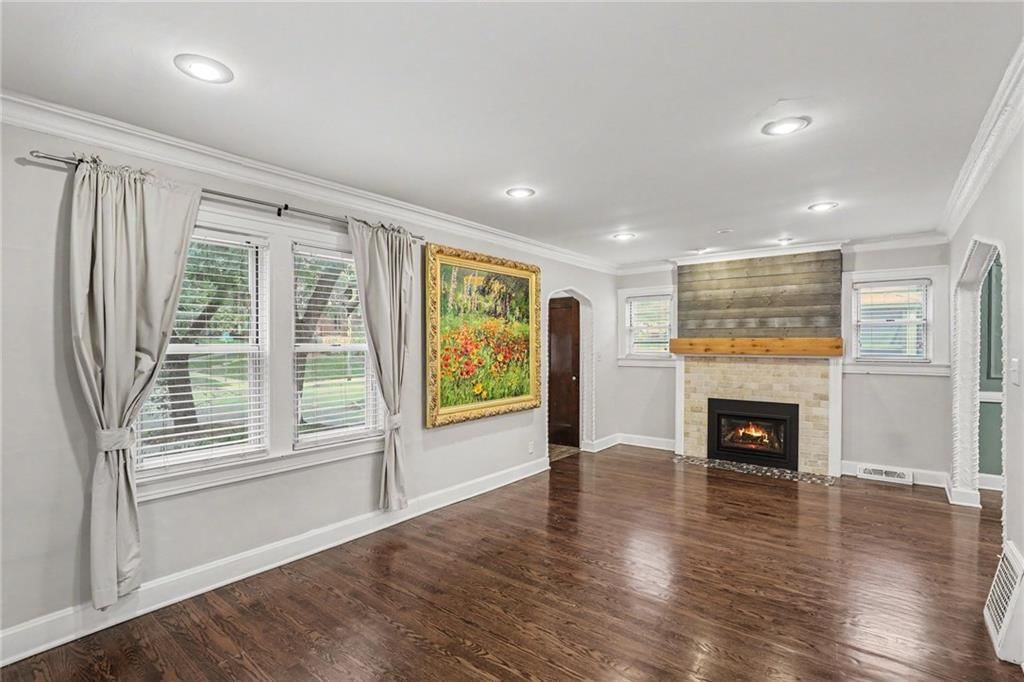 6701 Oak Street, Kansas City, MO