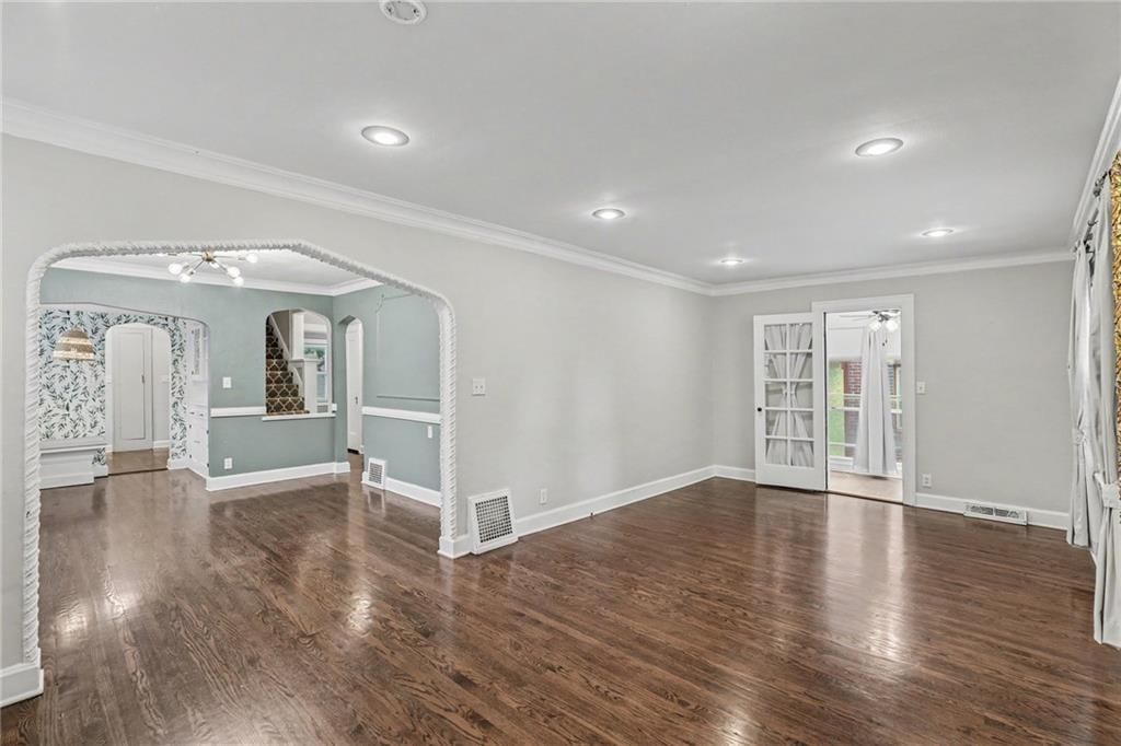 6701 Oak Street, Kansas City, MO: listing photo 3