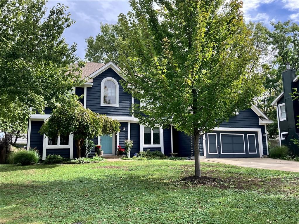 5813 Robinson Lane, Overland Park, KS