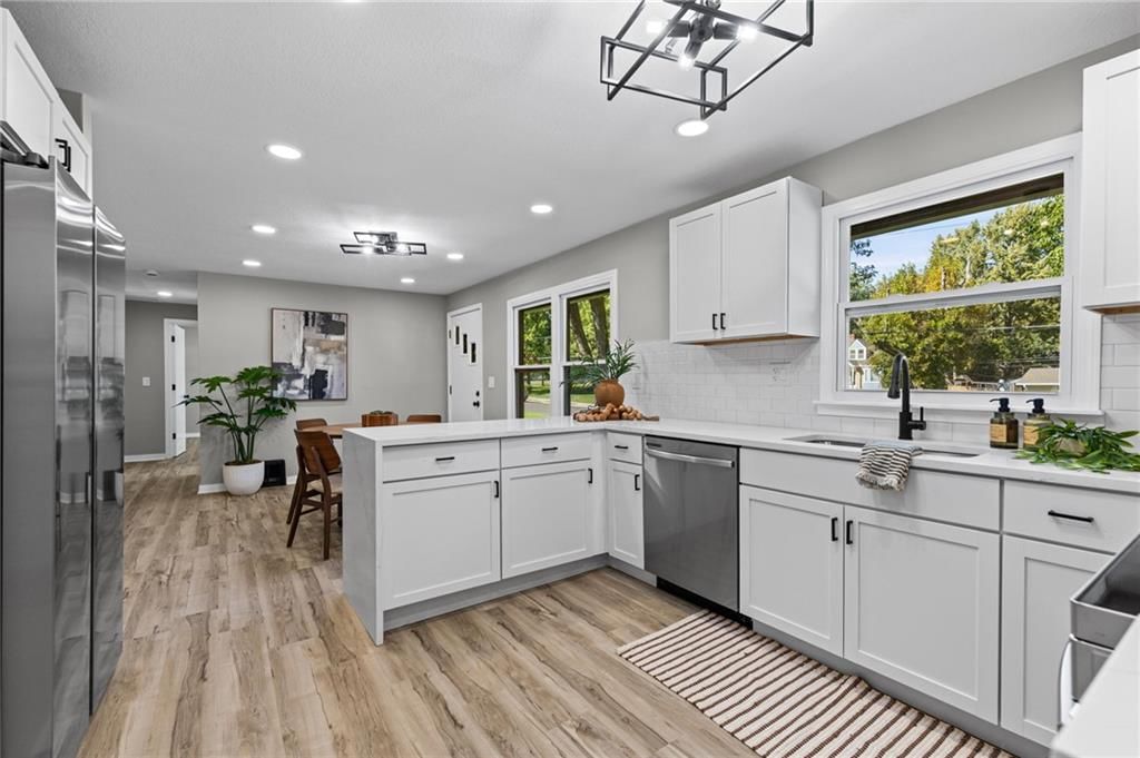 Photo 8 of 44 - 6601 W 79th Street, Overland Park, KS 66204