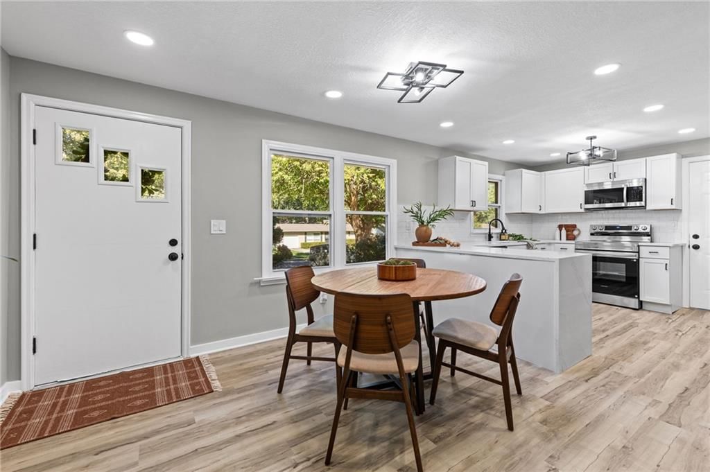 Photo 5 of 44 - 6601 W 79th Street, Overland Park, KS 66204