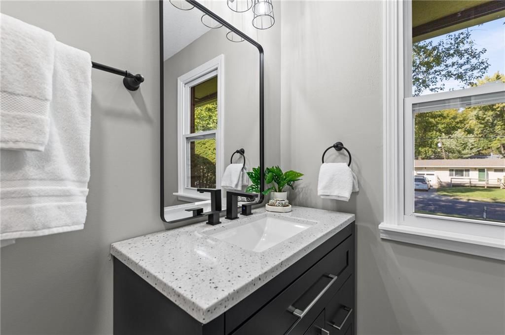 Photo 18 of 44 - 6601 W 79th Street, Overland Park, KS 66204