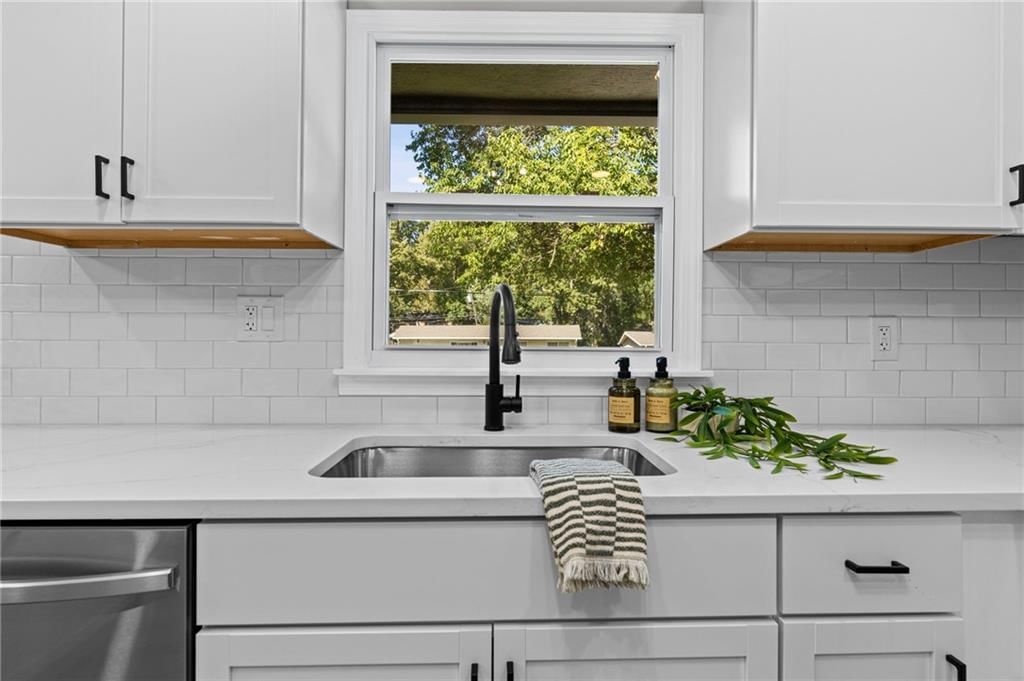 Photo 9 of 44 - 6601 W 79th Street, Overland Park, KS 66204