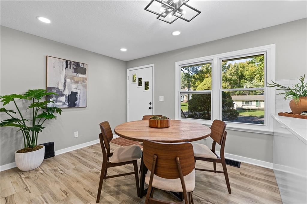 Photo 6 of 44 - 6601 W 79th Street, Overland Park, KS 66204