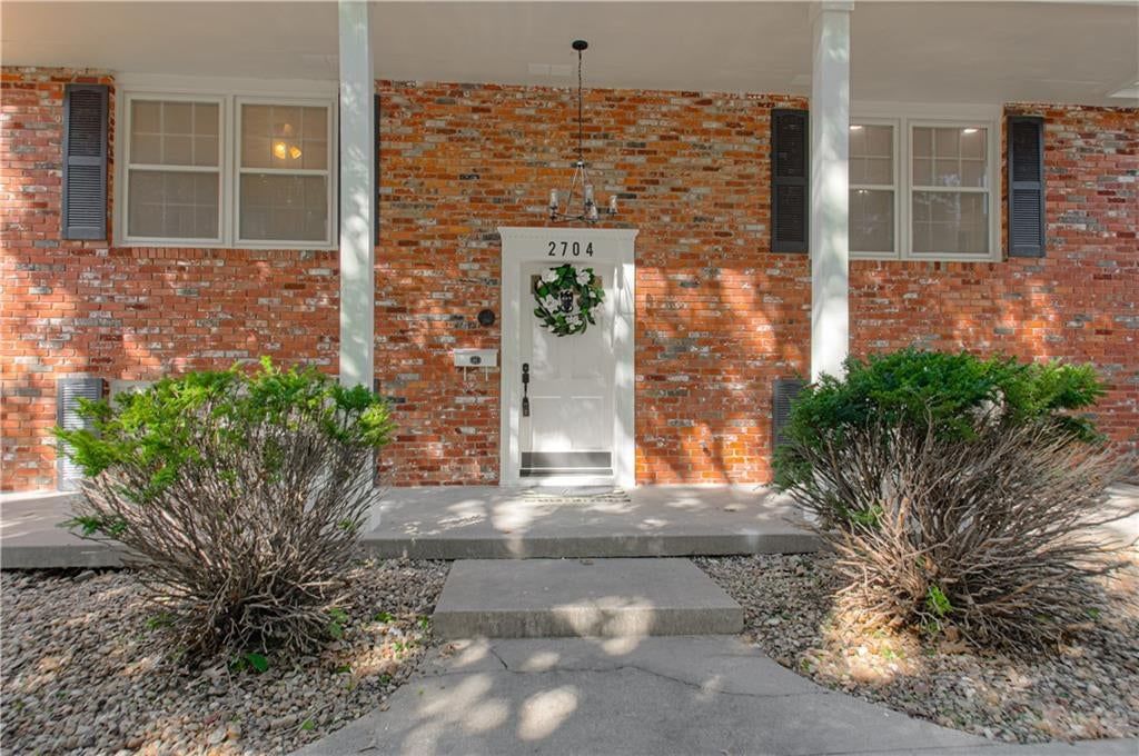 2704 NE 67th Terrace, Kansas City, MO: listing photo 3