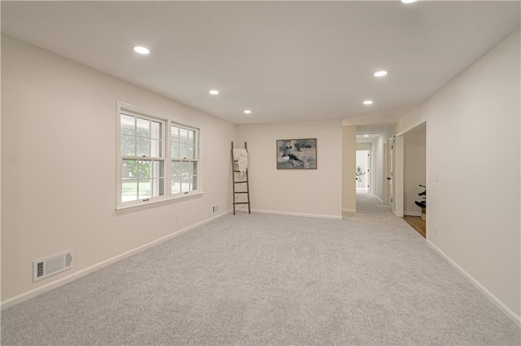 Photo 9 of 32 - 2704 NE 67th Terrace
