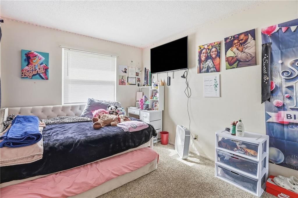 Photo 16 of 24 - 9275 Nieman Road