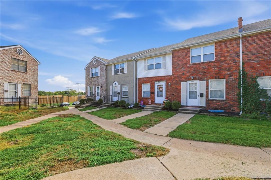 Photo 4 of 24 - 9275 Nieman Road