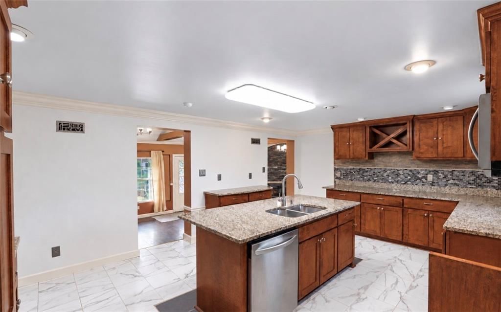 Photo 12 of 30 - 2531 S 52ND Street