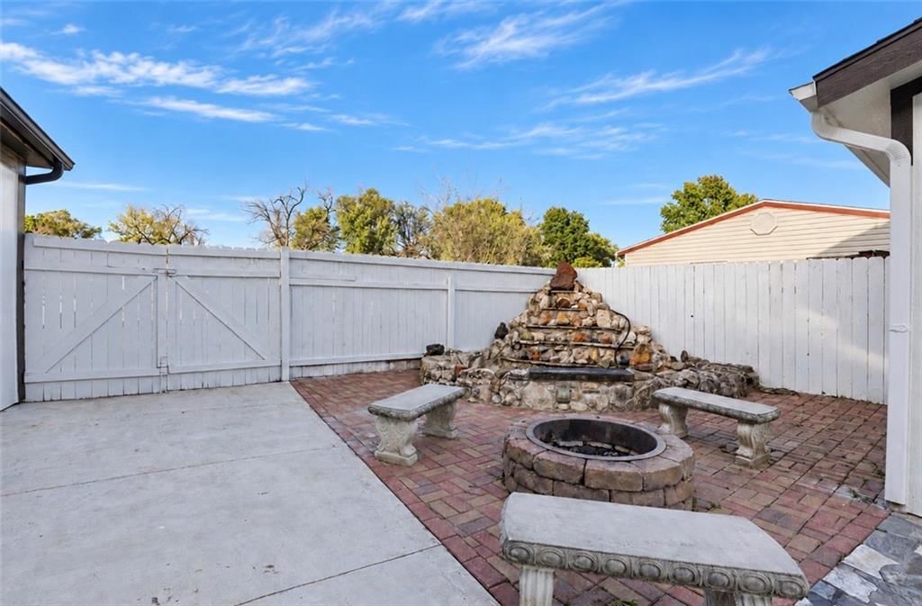 Photo 23 of 30 - 2531 S 52ND Street