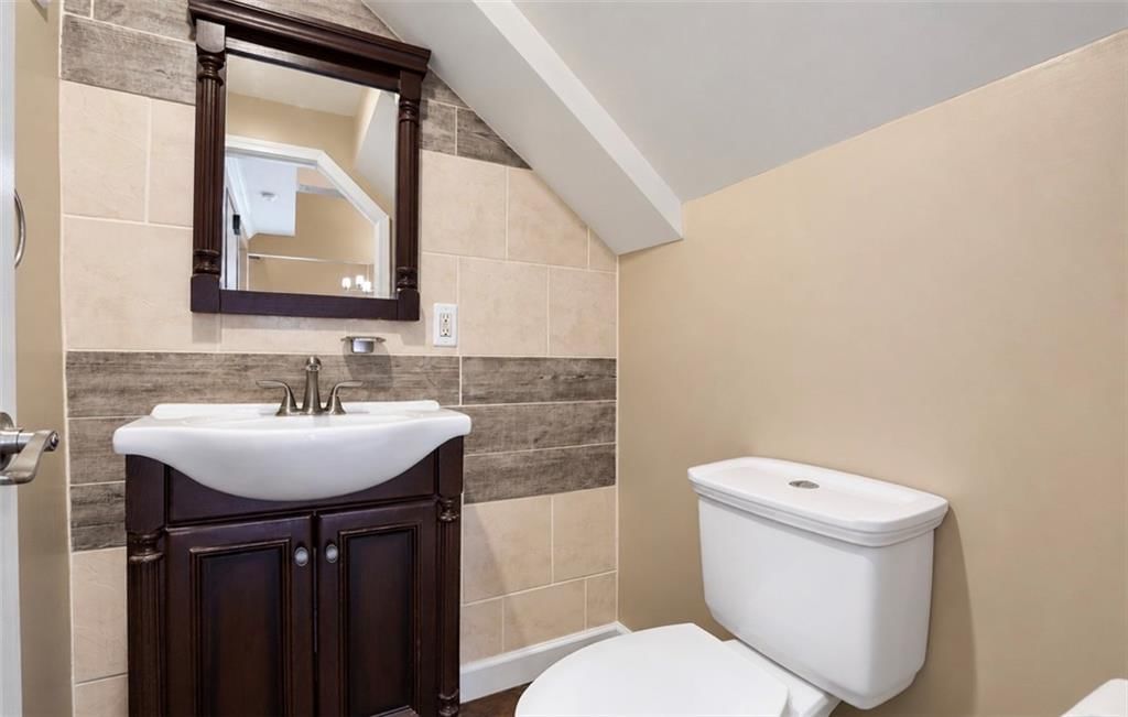 Photo 16 of 30 - 2531 S 52ND Street