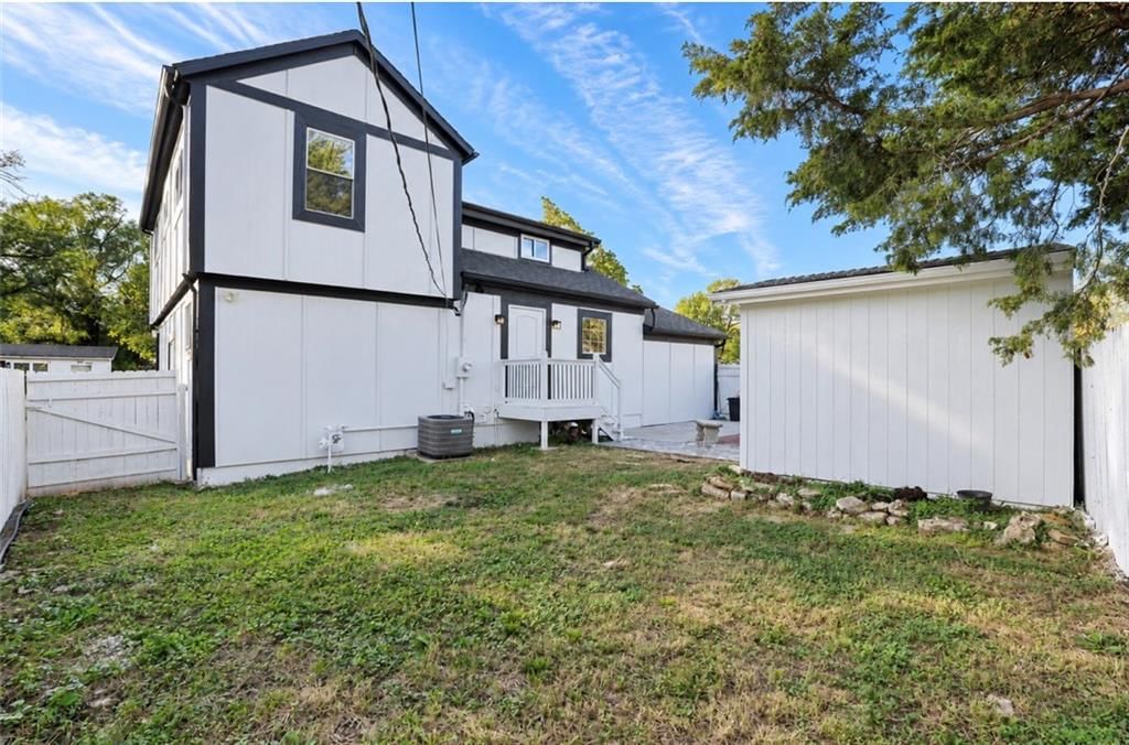 Photo 29 of 30 - 2531 S 52ND Street