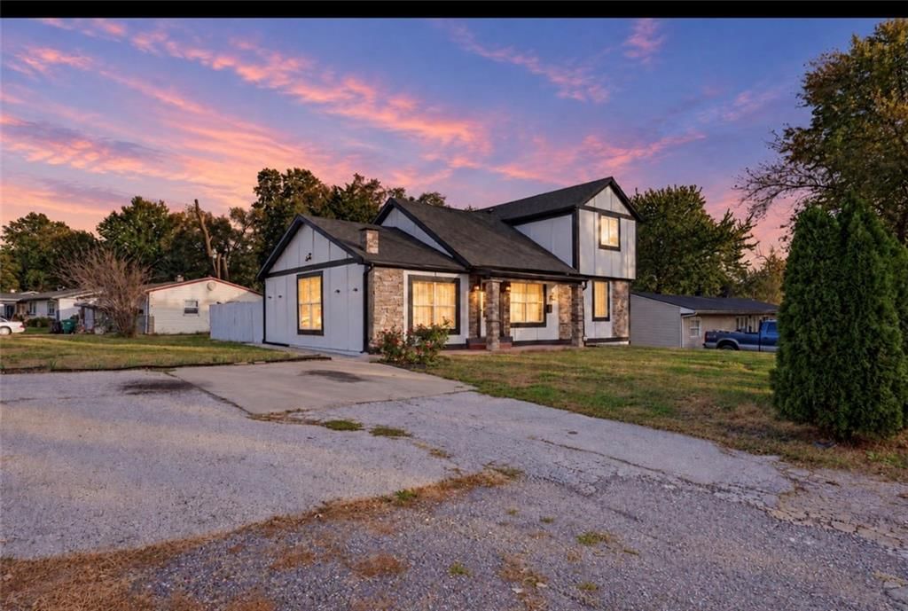 Photo 22 of 30 - 2531 S 52ND Street
