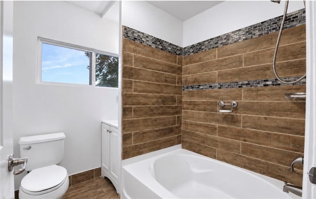 Photo 21 of 30 - 2531 S 52ND Street