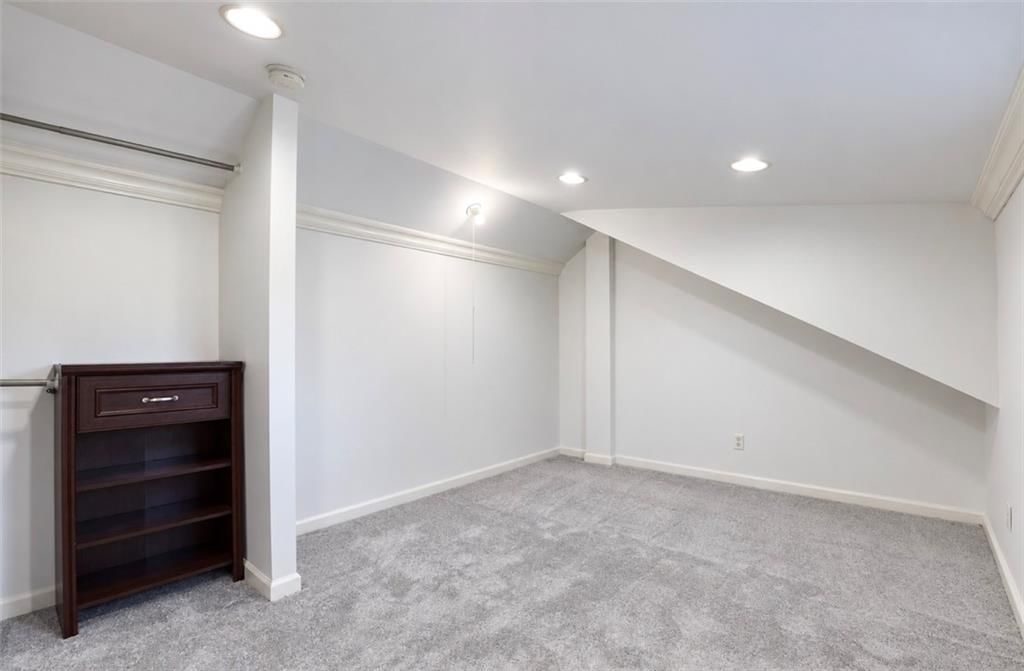 Photo 18 of 30 - 2531 S 52ND Street