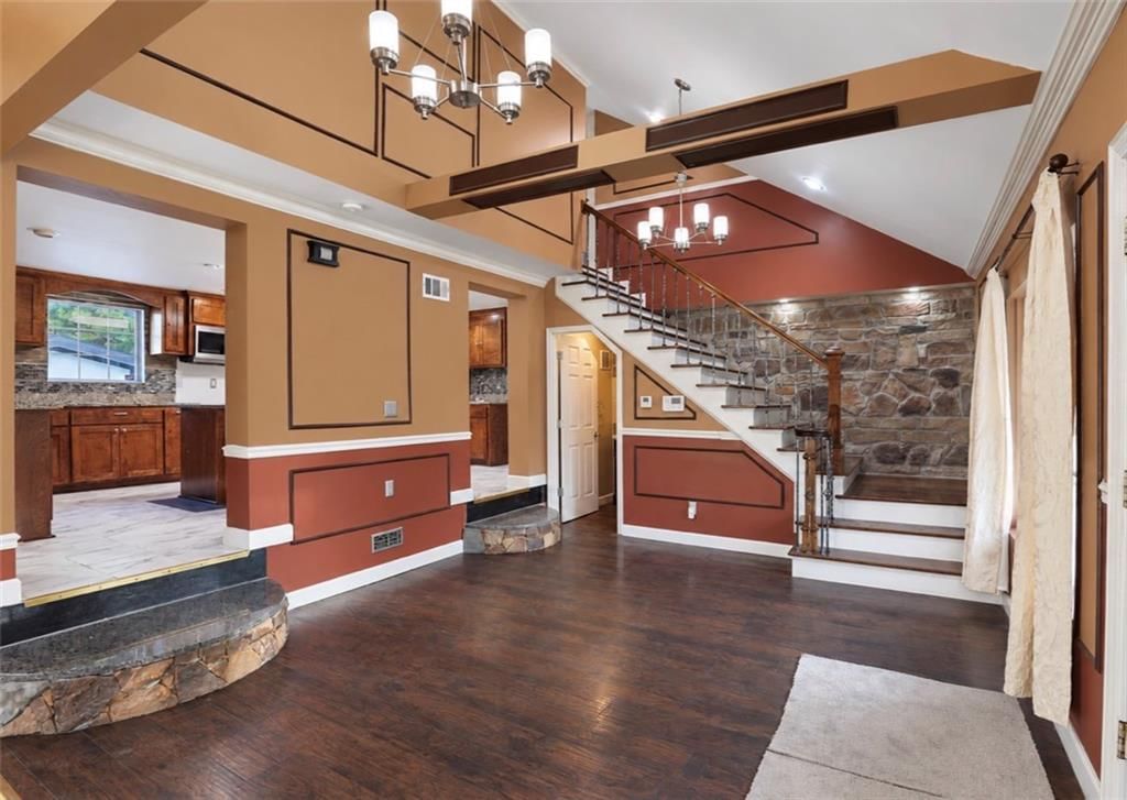 Photo 11 of 30 - 2531 S 52ND Street