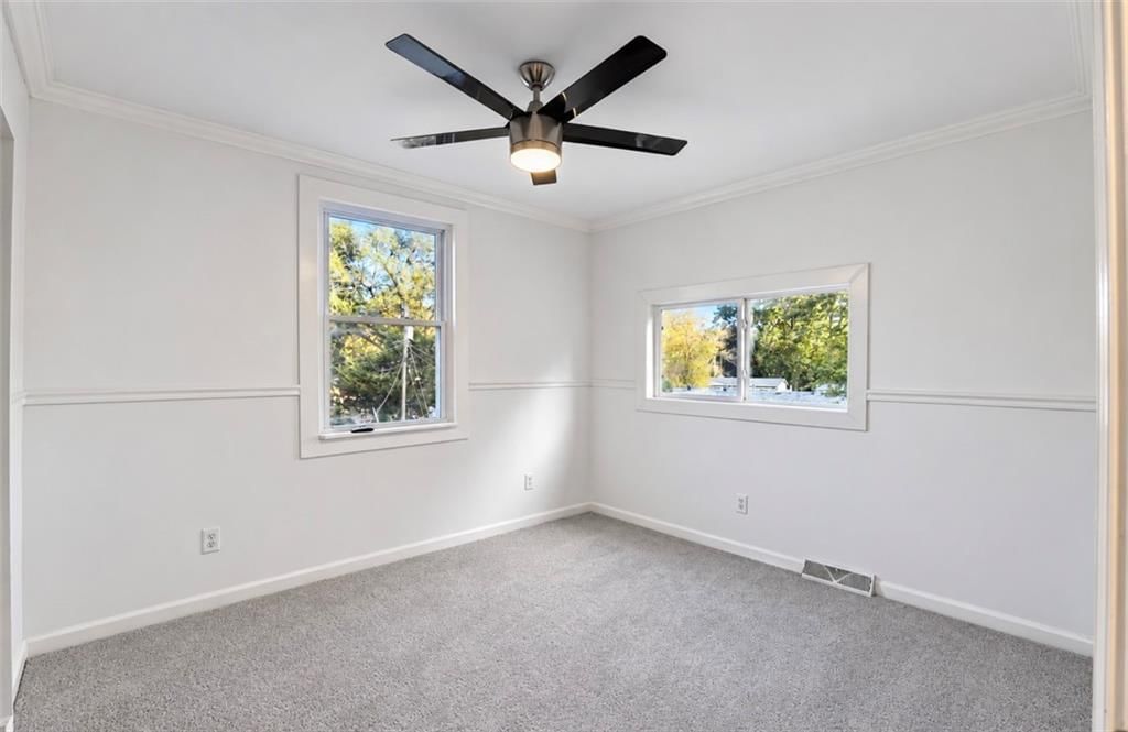 Photo 17 of 30 - 2531 S 52ND Street