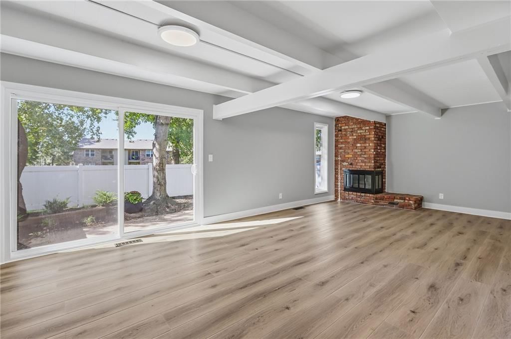 Photo 7 of 31 - 6562 W 51st Street