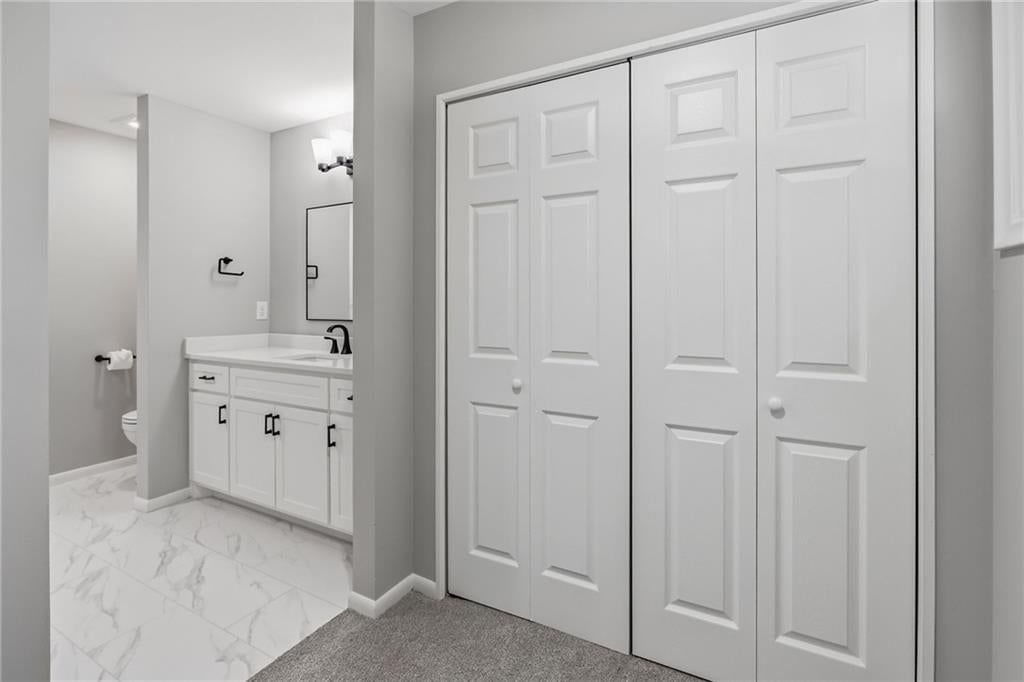 Photo 17 of 31 - 6562 W 51st Street