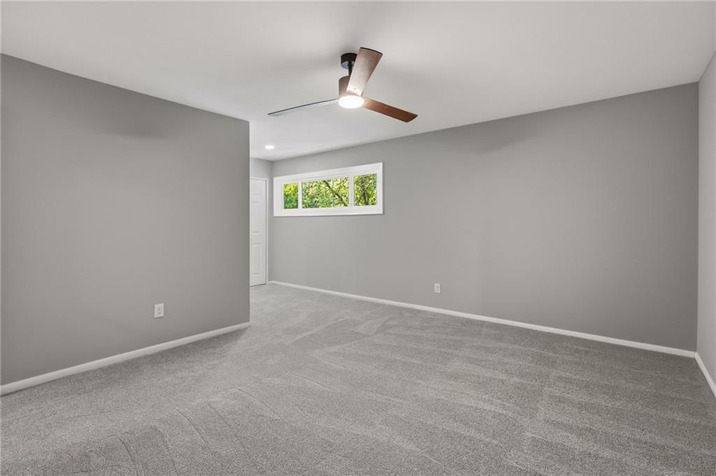 Photo 15 of 31 - 6562 W 51st Street