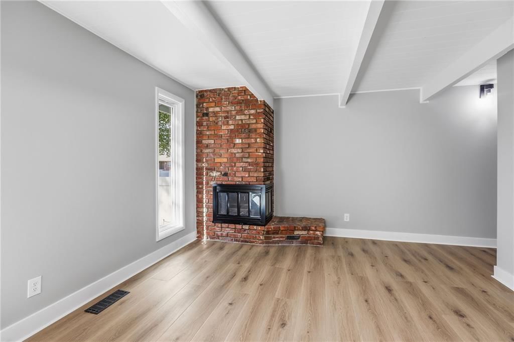 Photo 10 of 31 - 6562 W 51st Street