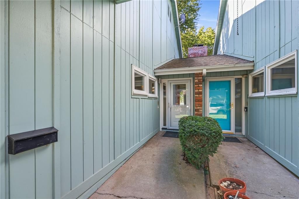 6562 W 51st Street, Mission, KS: listing photo 2