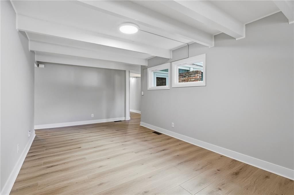 Photo 13 of 31 - 6562 W 51st Street
