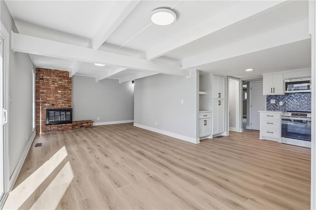 Photo 9 of 31 - 6562 W 51st Street