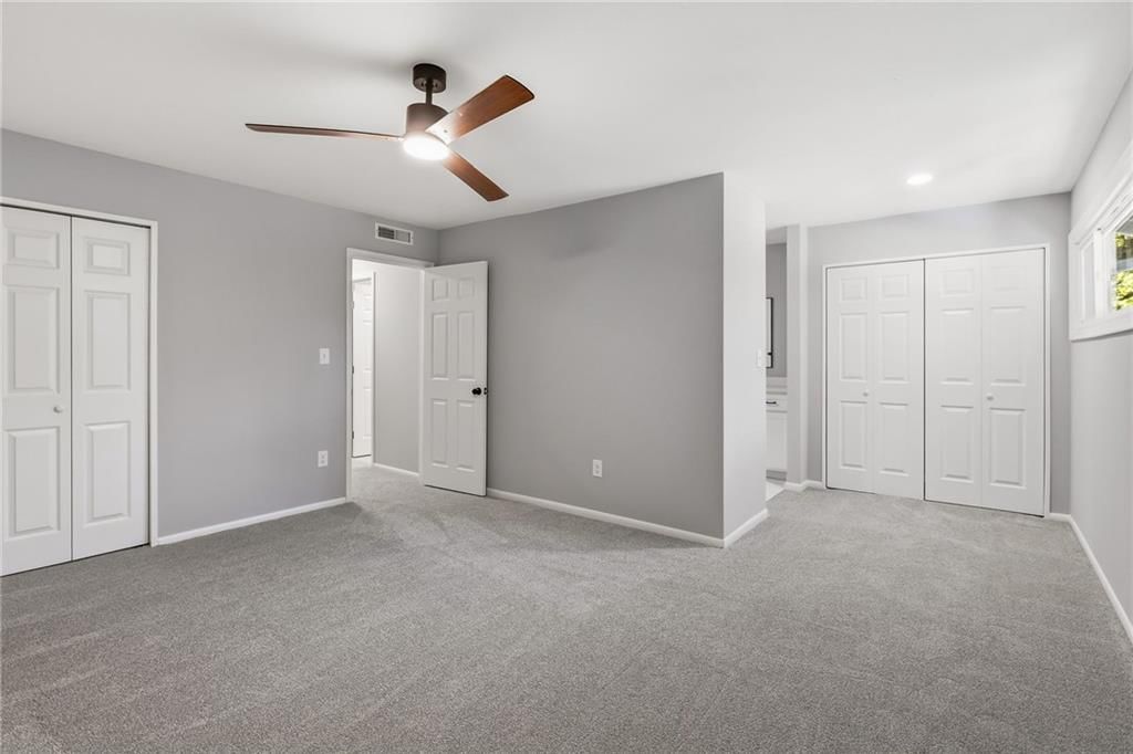 Photo 16 of 31 - 6562 W 51st Street
