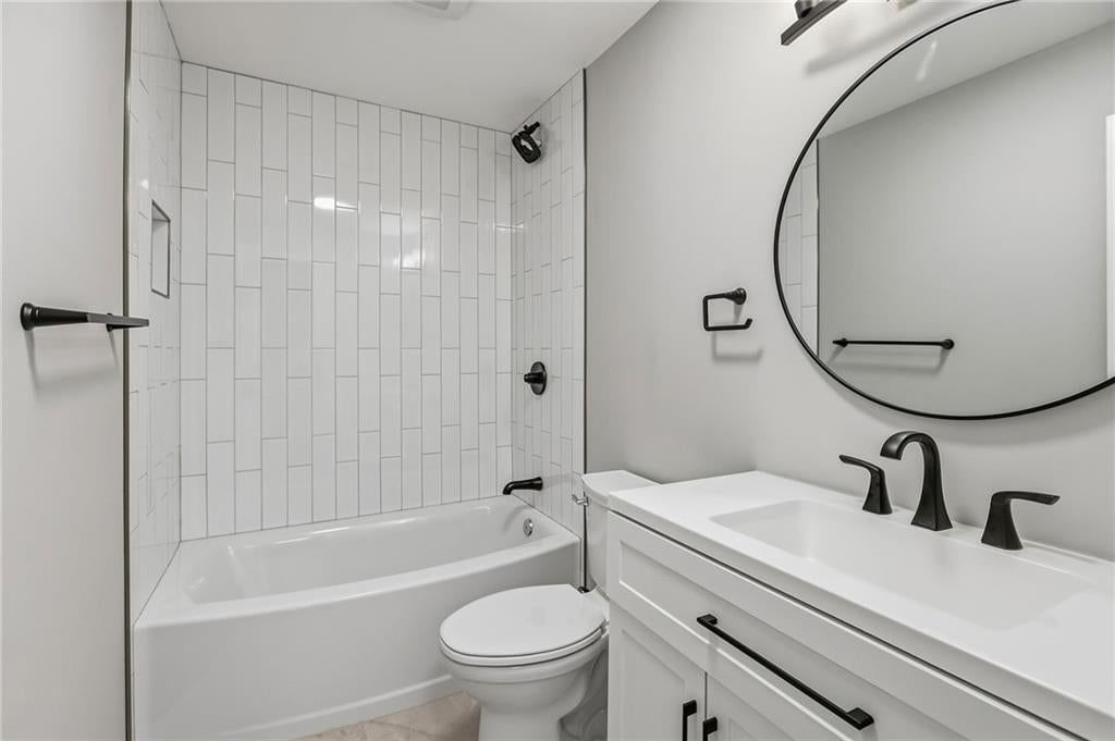 Photo 21 of 31 - 6562 W 51st Street