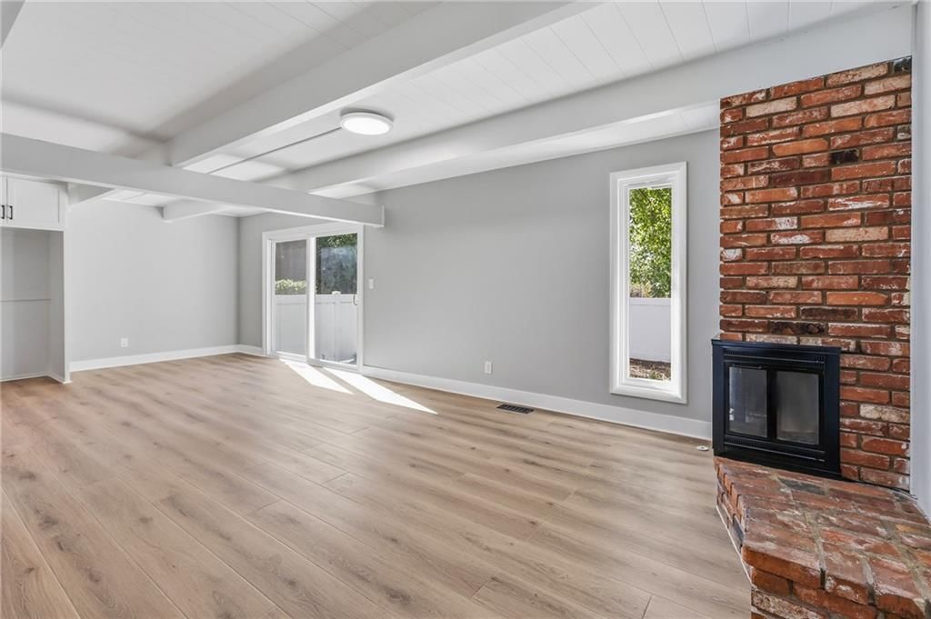 Photo 8 of 31 - 6562 W 51st Street
