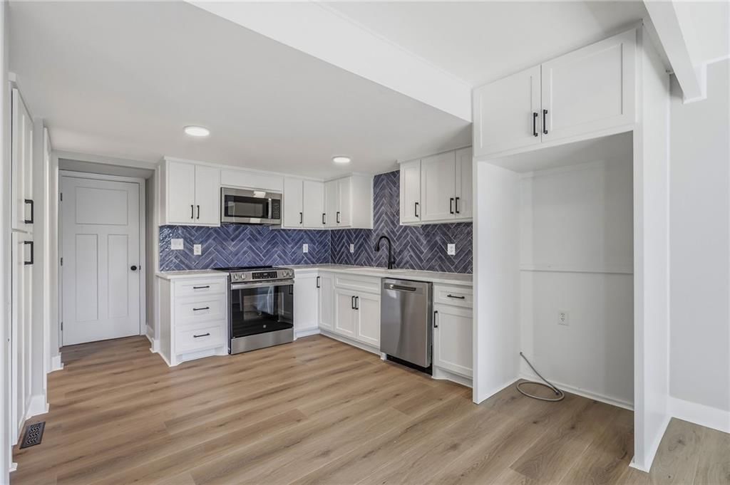 Photo 4 of 31 - 6562 W 51st Street