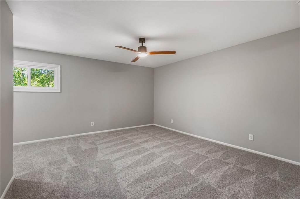 Photo 14 of 31 - 6562 W 51st Street