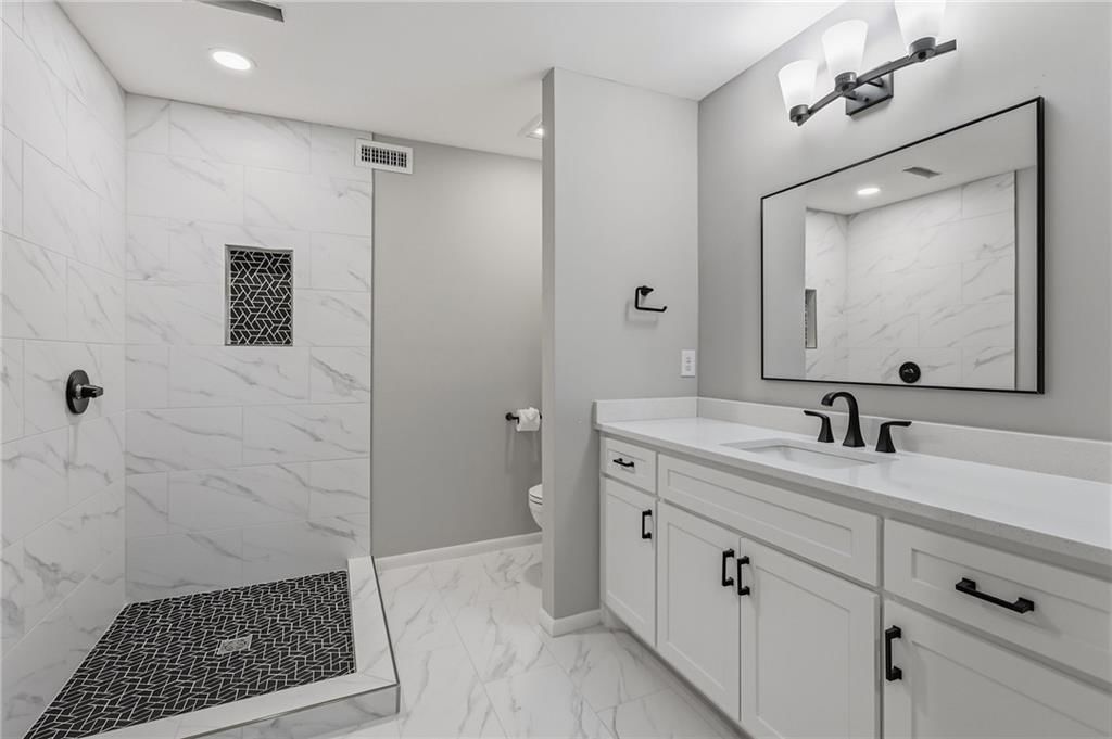 Photo 18 of 31 - 6562 W 51st Street