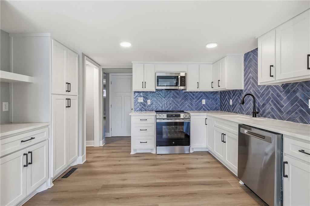 Photo 5 of 31 - 6562 W 51st Street