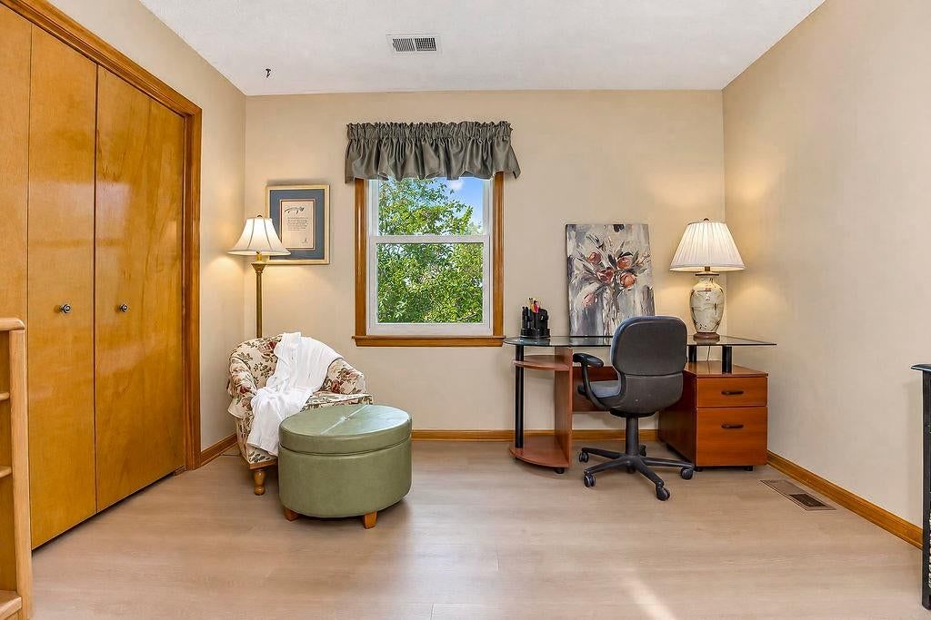 Photo 29 of 36 - 11609 W 116th Street, Overland Park, KS 66210