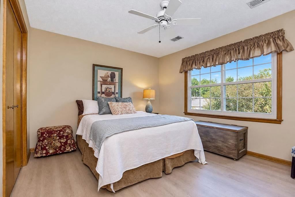 Photo 32 of 36 - 11609 W 116th Street, Overland Park, KS 66210