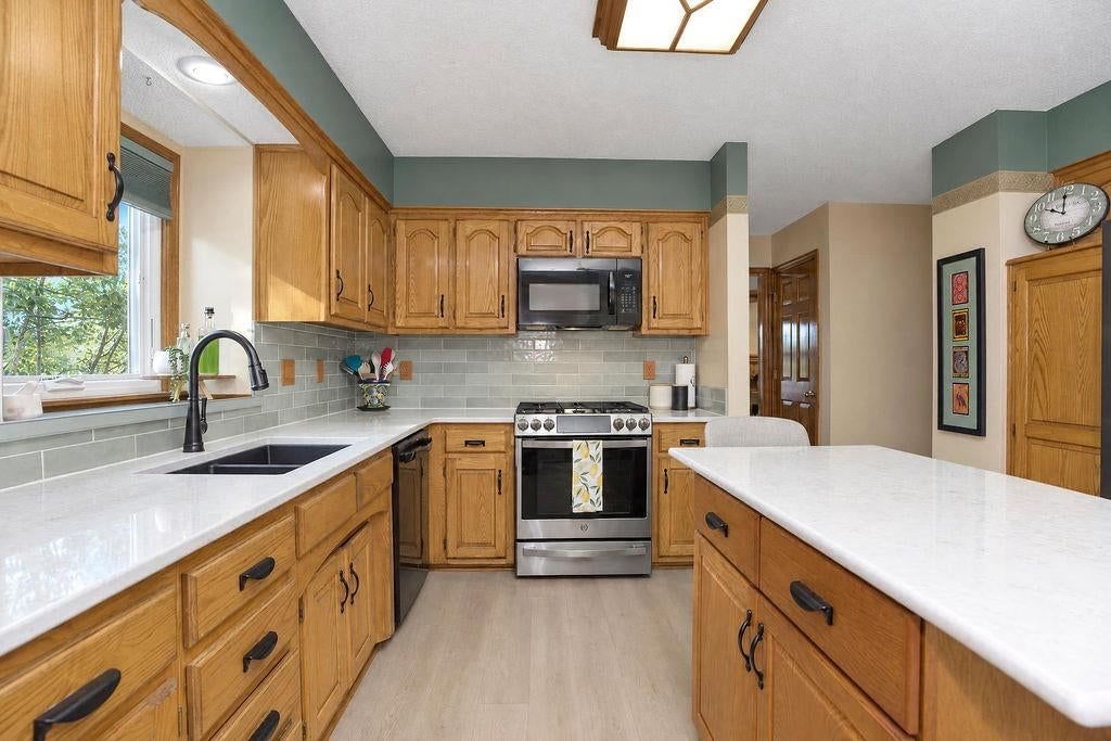 Photo 12 of 36 - 11609 W 116th Street, Overland Park, KS 66210