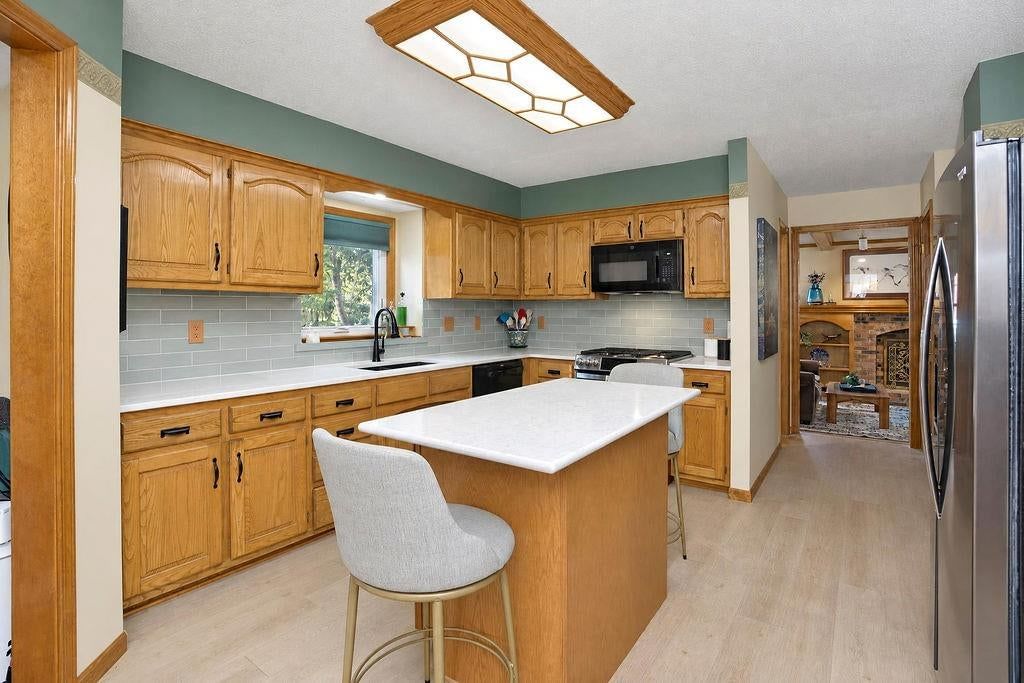 Photo 13 of 36 - 11609 W 116th Street, Overland Park, KS 66210