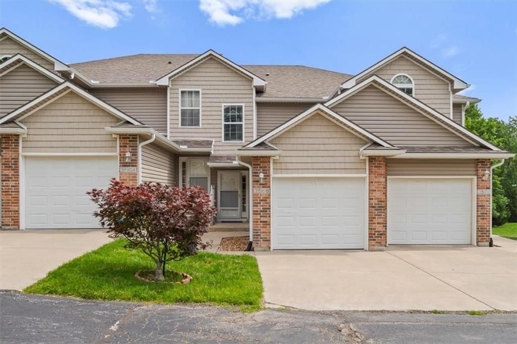 3568 NE Austin Drive, Lee's Summit, MO
