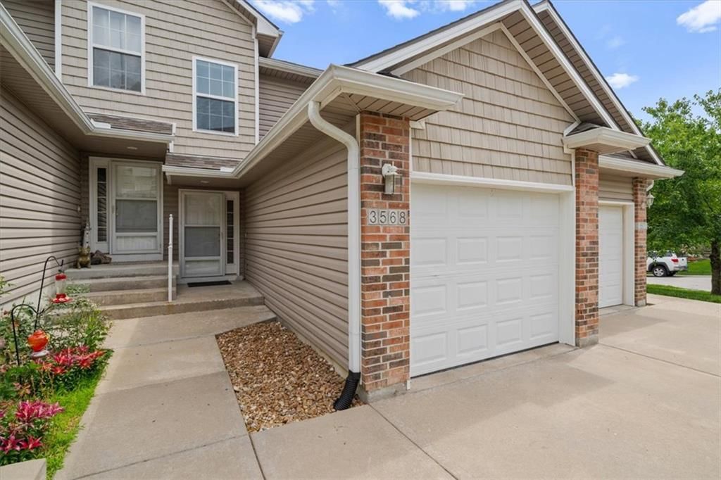 3568 NE Austin Drive, Lee's Summit, MO: listing photo 2